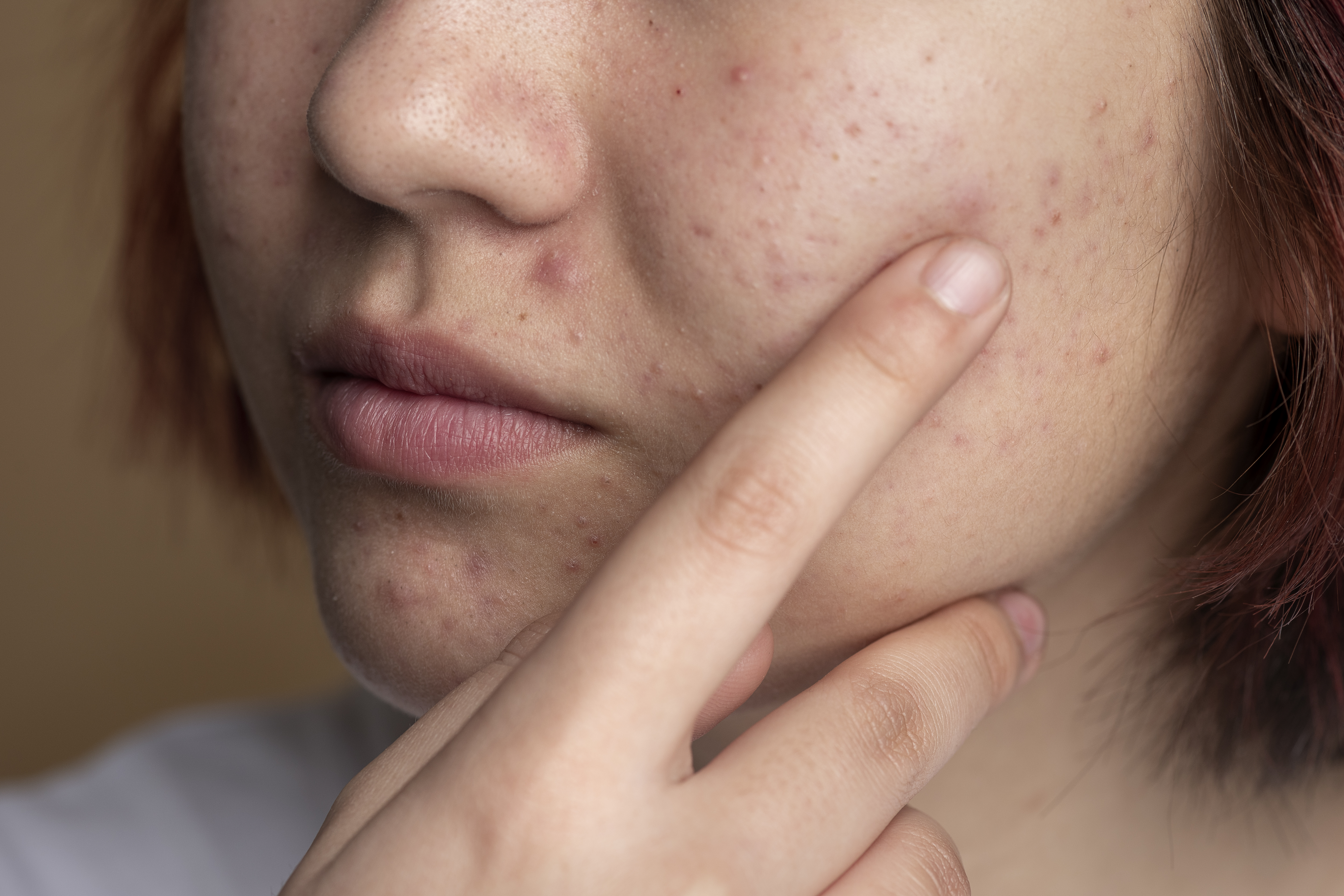 close-up-skin-pores-face-care-routine.jp